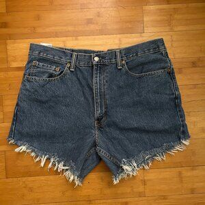 Levi Cut Off Shorts Size 36 Inseam 5"
